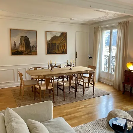 Luxury Designer Notre-dame With Terrace Apartment